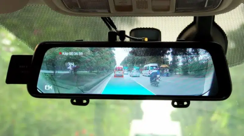 Tài xế lắp camera hành trình “bắt lỗi” lại cảnh sát