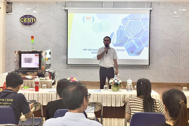 Ông Vũ Anh Tuấn (Giám đốc Công ty HPT Việt Nam) trình bày  các nội dung tại sự kiện.
