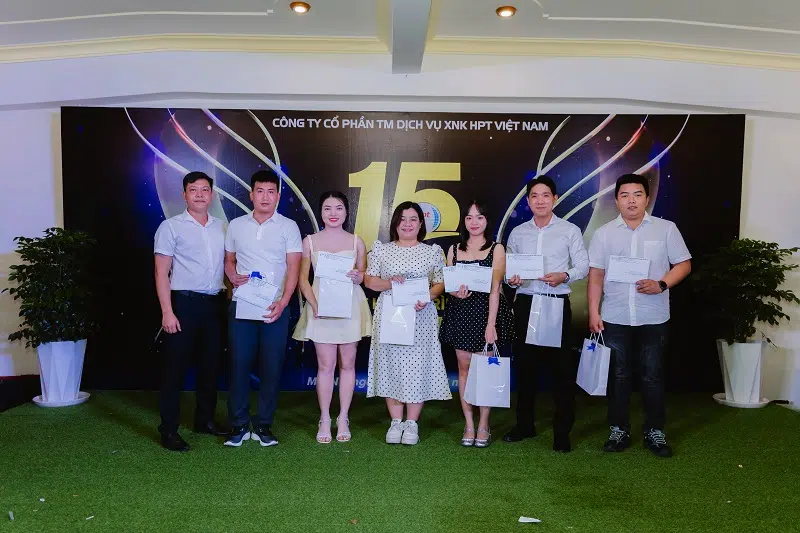 nhan vien cong hien 2