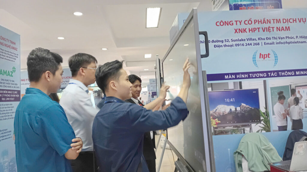 HPT Việt Nam giới thiệu Giải pháp Thiết bị Công nghệ cho Trường học Số hóa & Lớp học Thông minh tại Techmart 2025 5 techmart2025 hptvietnam 1