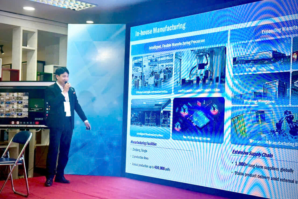 HPT Việt Nam giới thiệu Giải pháp Thiết bị Công nghệ cho Trường học Số hóa & Lớp học Thông minh tại Techmart 2025 6 techmart2025 hptvietnam