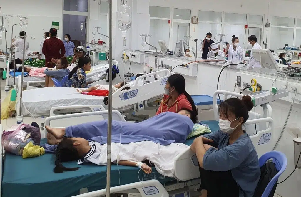 Vấn Nạn An Toàn Thực Phẩm Hiện Nay: Vì Sao Thực Phẩm “Bẩn” Vẫn Lọt Ra Thị Trường? 20 he qua an thuc pham ban