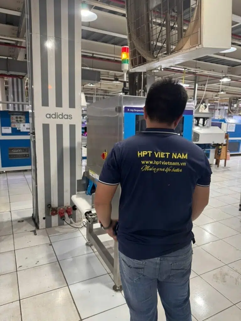 Nhân sự HPT Việt Nam tại khu vực triển khai hệ thống X-ray. Nhân sự HPT Việt Nam tại khu vực triển khai hệ thống X-ray.