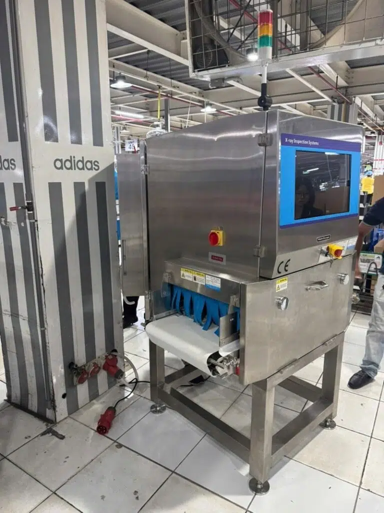 Hình ảnh hệ thống X-ray tại khu vực sản xuất giày Adidas. Hình ảnh hệ thống X-ray tại khu vực sản xuất giày Adidas.